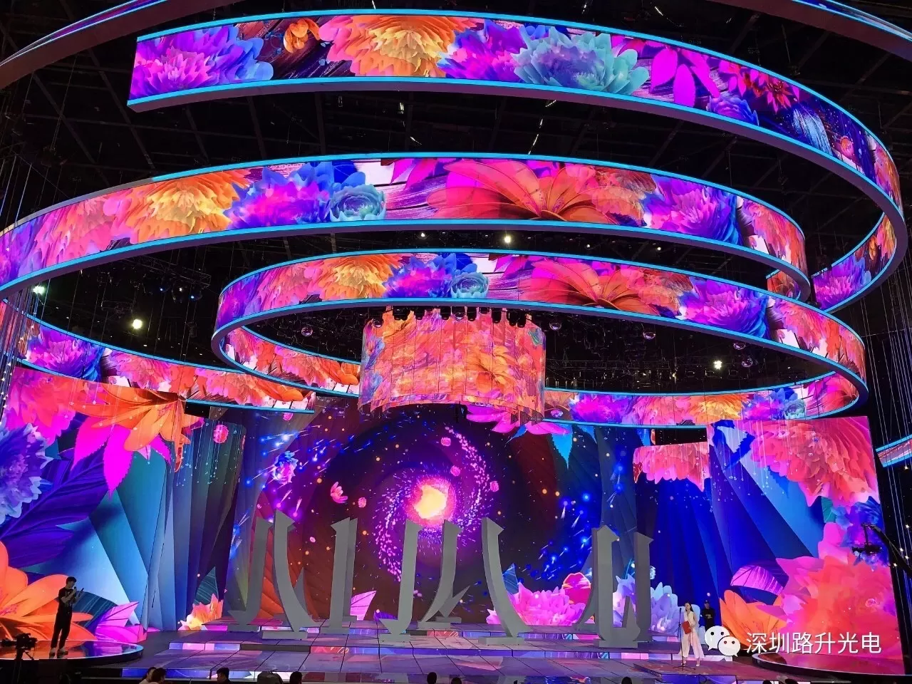 P3.91 Indoor Curved LED Screen for TV Station in China