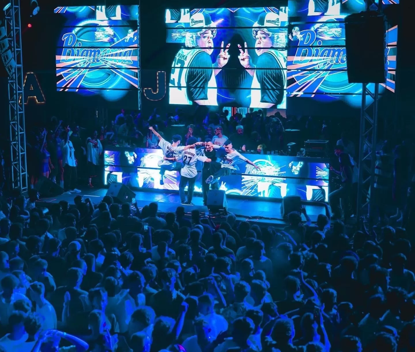 P3.91mm Outdoor  Curved LED Wall for Music Festival in Italy