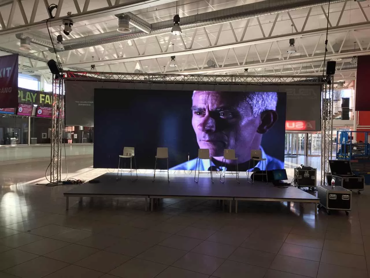 P3.91mm Indoor LED Screen for Shopping Mall in Sweden 2014